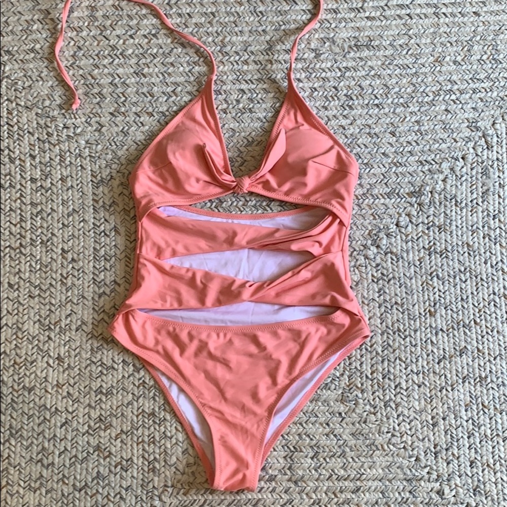 Peach/pink swimsuit